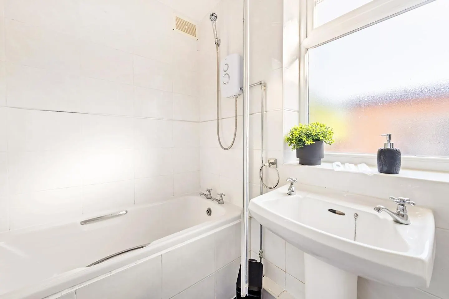 Beautiful 3-Bedroom House Perfect For Families Nottingham
